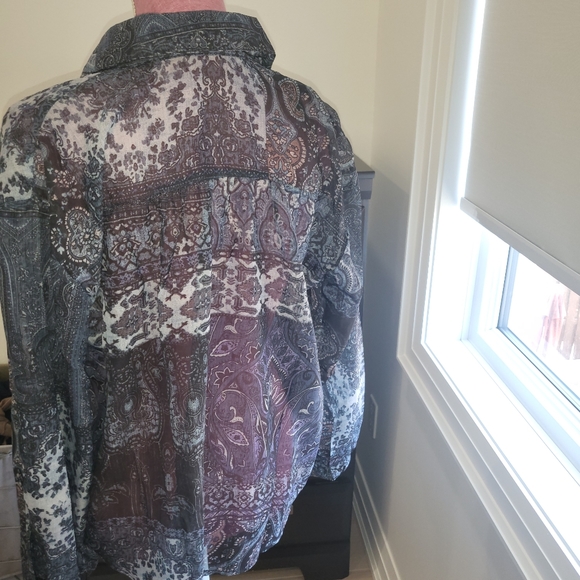 Sheer paisley button down top - Picture 3 of 3